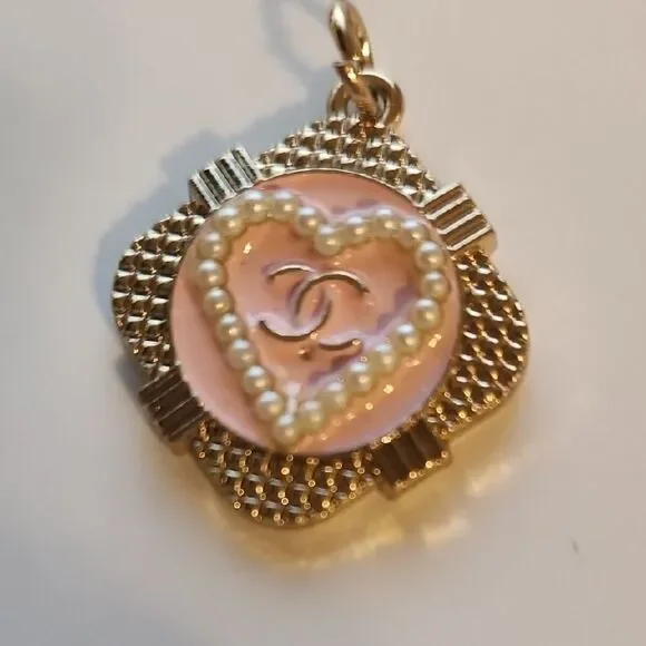 CHANEL Pink and Gold Necklace with Heart Motif - Picture 3 of 4